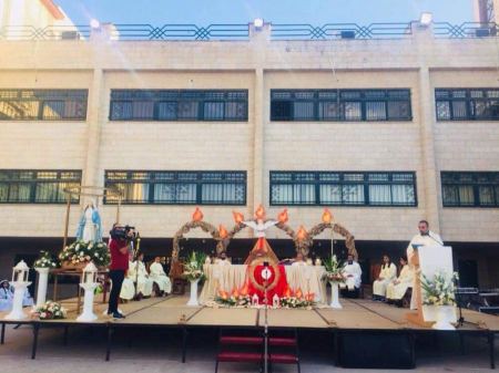 صور/ بلدة الزبابدة تحتفل بمنح أبناءها سريّ المناولة والميرون المقدس وبنهاية الشهر المريمي